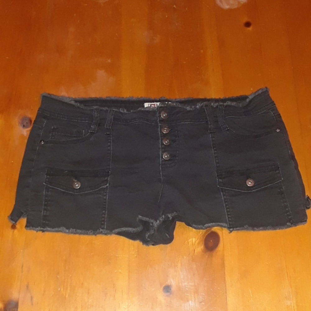 Lei shorts
